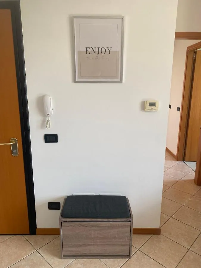 شقة Casa Enjoy ديسينسانو ديل غاردا 0*,  إيطاليا