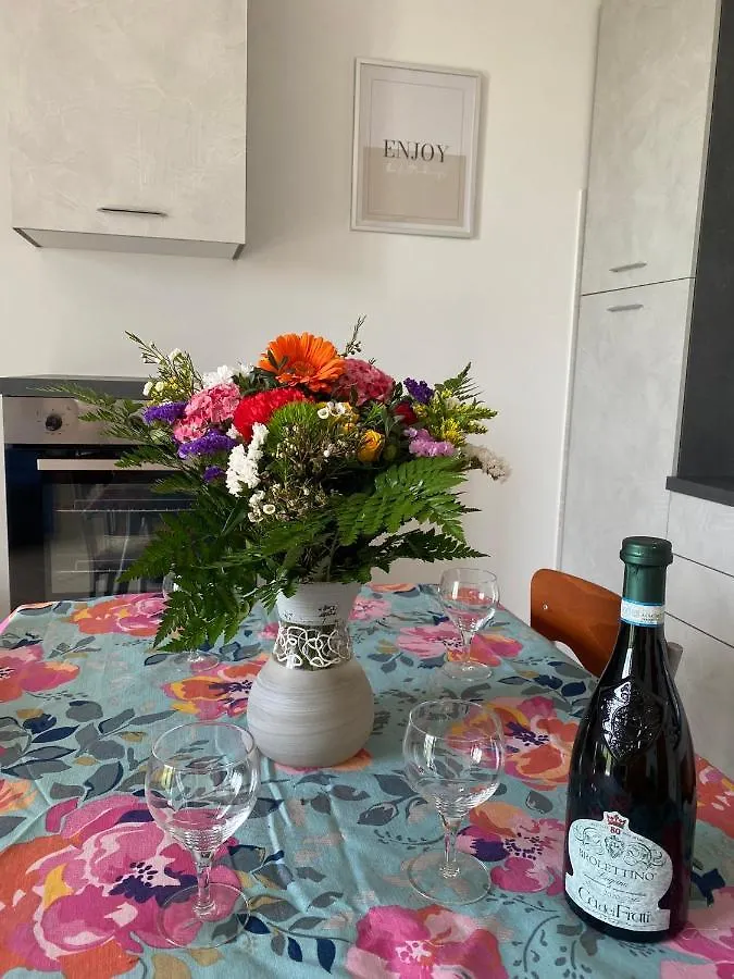 Casa Enjoy Daire Desenzano del Garda İtalya